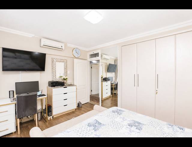 2 BEDROOM APARTMENT FOR SALE IN ESSENWOOD